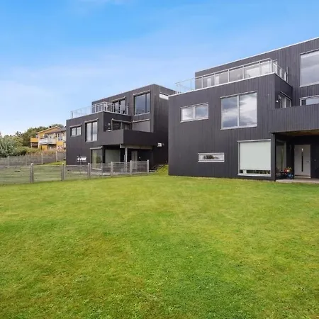 Appartement 2 Bedroom Modern With Fjord View Near Centre & Airport