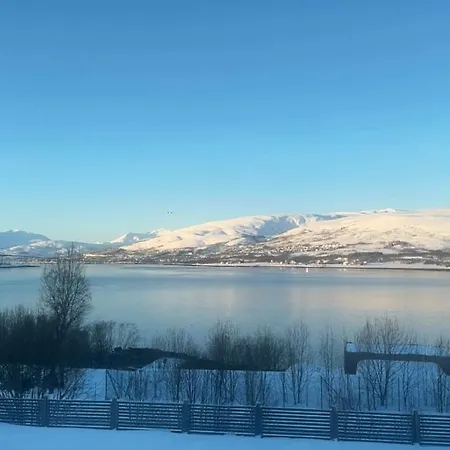 Appartement 2 Bedroom Modern With Fjord View Near Centre & Airport