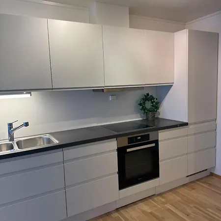2 Bedroom Modern With Fjord View Near Centre & Airport Appartement