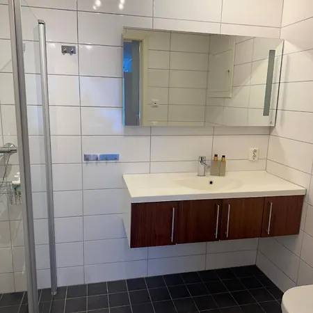 2 Bedroom Modern With Fjord View Near Centre & Airport Appartamento Tromsø