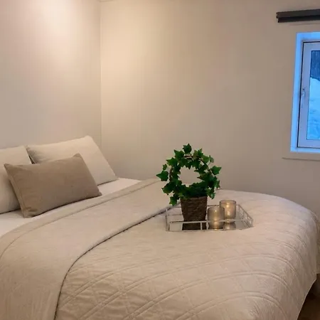 아파트 2 Bedroom Modern With Fjord View Near Centre & Airport 트롬쇠