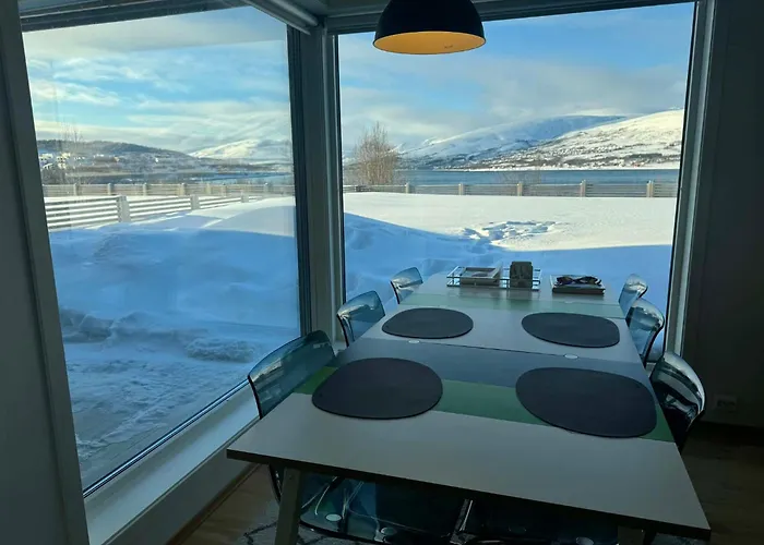 2 Bedroom Modern With Fjord View Near Centre & Airport