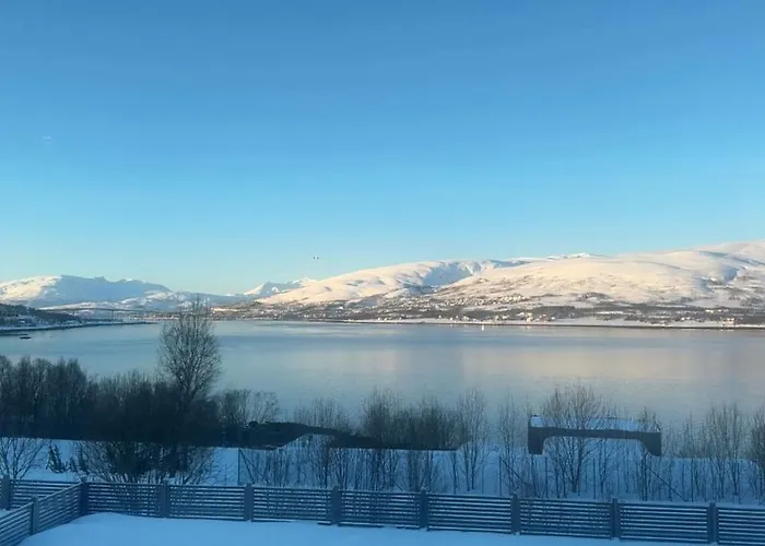 Appartement 2 Bedroom Modern With Fjord View Near Centre & Airport