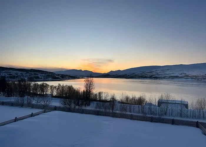 2 Bedroom Modern With Fjord View Near Centre & Airport